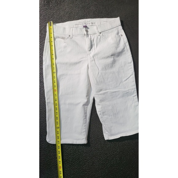 Gloria Vanderbilt Bermuda Shorts All Around Slimming White Denim Size 12 - Picture 3 of 7